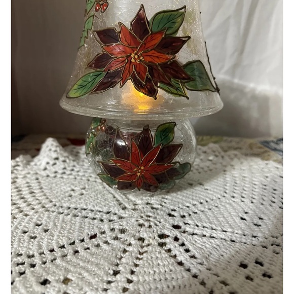 Celebration, Hand-Painted Crackle Glass Christmas
Tealight Lamp 10" Poinsettia - Picture 9 of 15